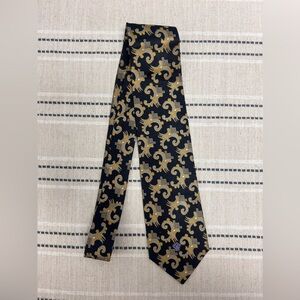 Versace NIB Elegant Black and Gold Patterned Tie